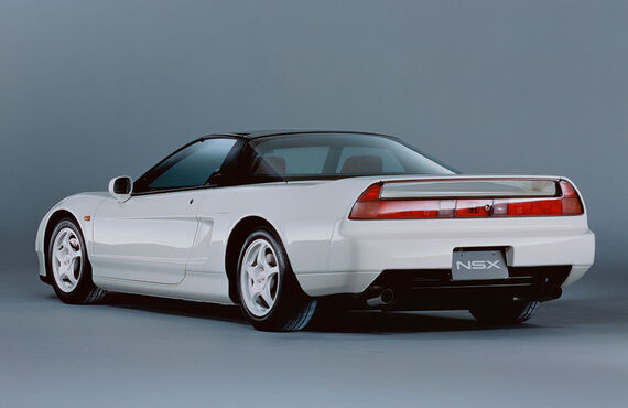 中古車市場でも高値が安定のホンダNSXってっどんなクルマ？