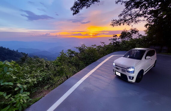 アルト積極買取！アルトワークスやカスタム車、ハイブリッドモデル高価買取強化中！無料出張査定は横浜・川崎・横須賀・逗子・鎌倉・藤沢・茅ヶ崎・平塚・寒川・相模原・厚木・大和・海老名・綾瀬・小田原など神奈川県全域と渋谷・世田谷・品川・千代田・大田・新宿・中央・江東など東京都全域に対応！修復歴あり、10万km以上、7年落ち・10年落ちなどの買取ももちろんOK｜中古車買取専門店FAB RIDE